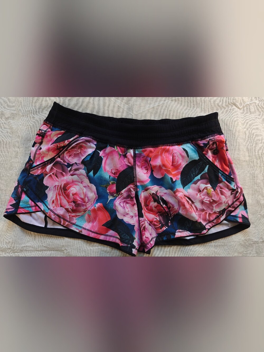 Women’s Floral Lululemon Shorts Size 8 M